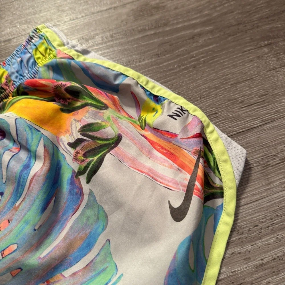Nike Shorts Womens Medium Multicolor Tropical Polyester Running‎ Athletic Tempo